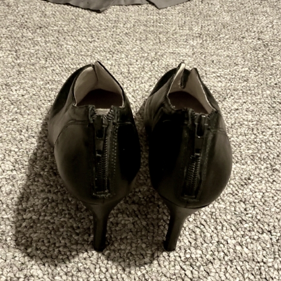 Nine West black bootie, leather, size 8.5 - Picture 4 of 6